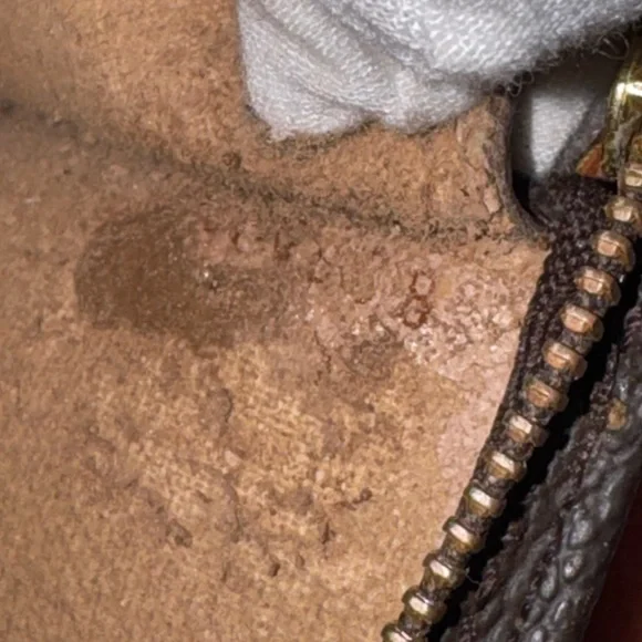 LOUIS VUITTON GM Monogram Pochette/Pouch Mini Bag. - Picture 13 of 13